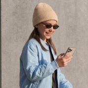 Нагрузка на глаза у детей: что происходит, когда яркое солнце и экран работают вместе